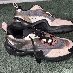 Stylish Women's Sneakers in Pink and Black